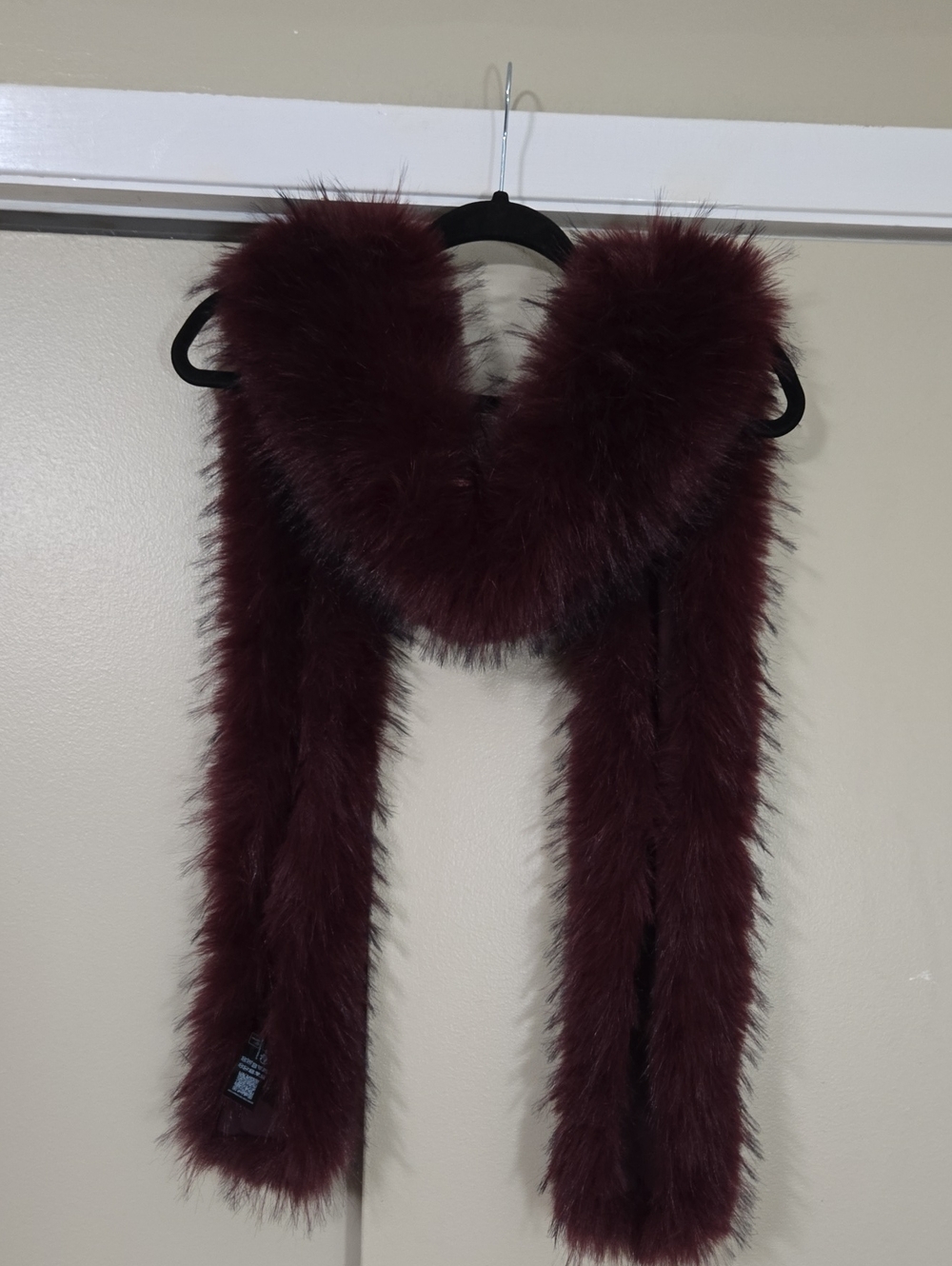 ASOS Deep Burgundy Faux Fur Scarf One Size - Picture 3 of 5
